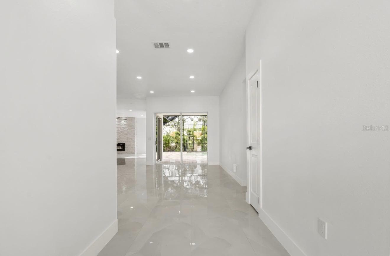 Single Family Residence at 9701 PORT COLONY WAY, TAMPA, photo 6 of 50
