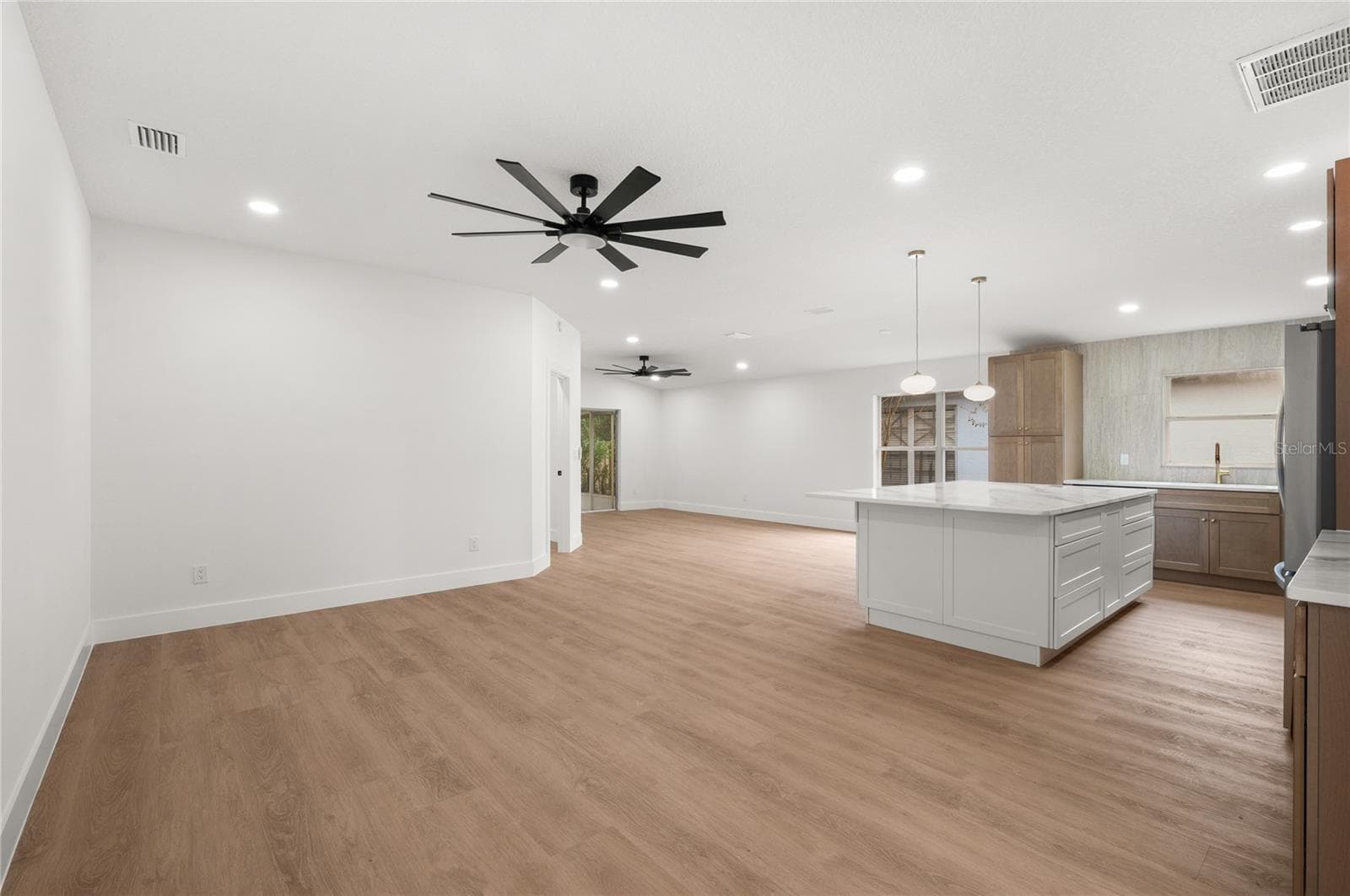 Single Family Residence at 939 PONDEROSA PINE CT, ORLANDO, photo 3 of 50
