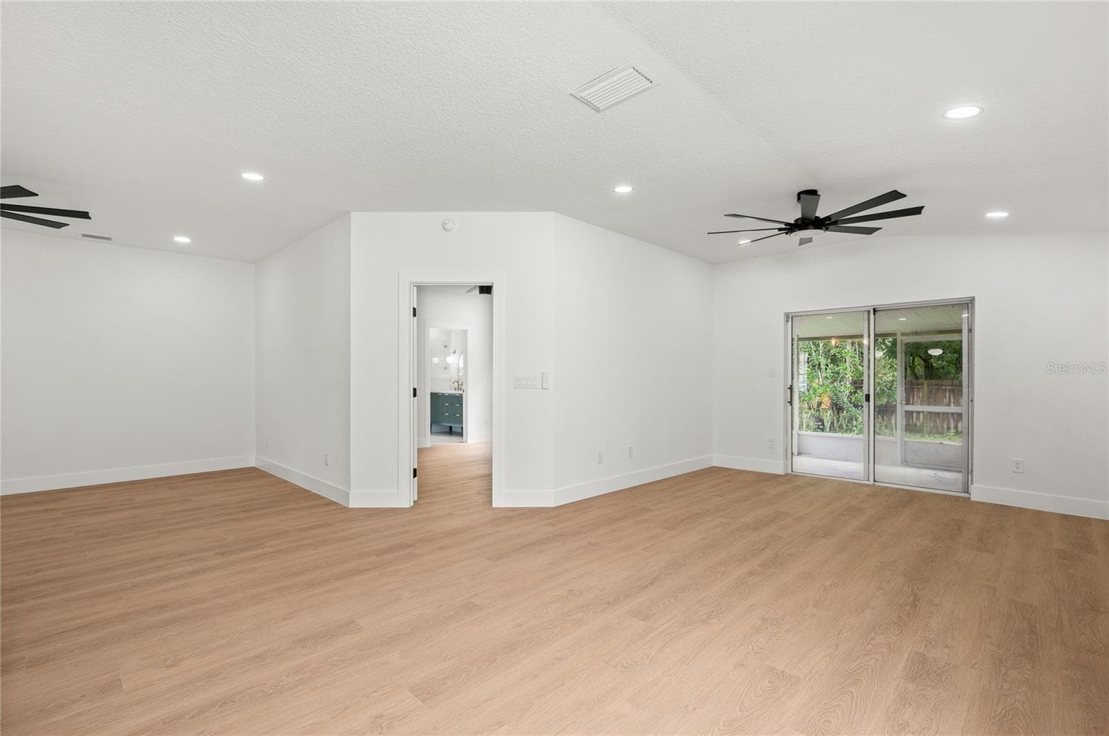 Single Family Residence at 939 PONDEROSA PINE CT, ORLANDO, photo 13 of 50
