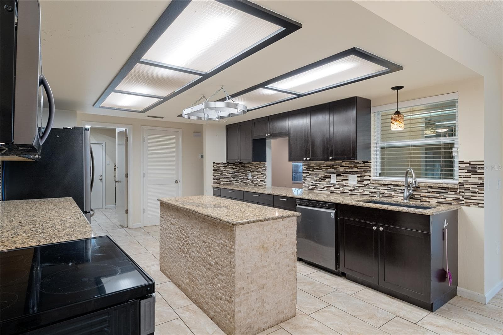 Single Family Residence at 31 MAYFLOWER CT S, HOMOSASSA, photo 24 of 60