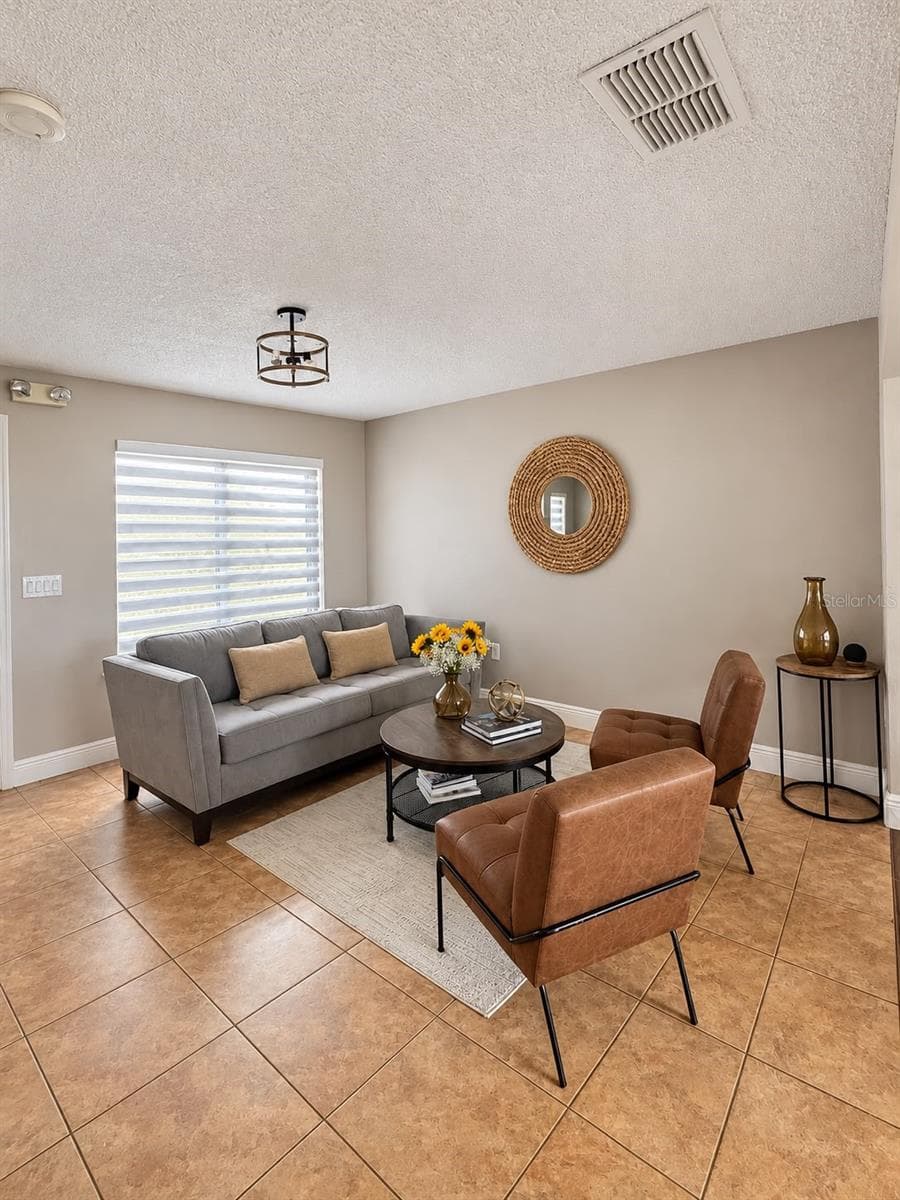 Single Family Residence at 14316 SUN BAY DR, ORLANDO, photo 2 of 25