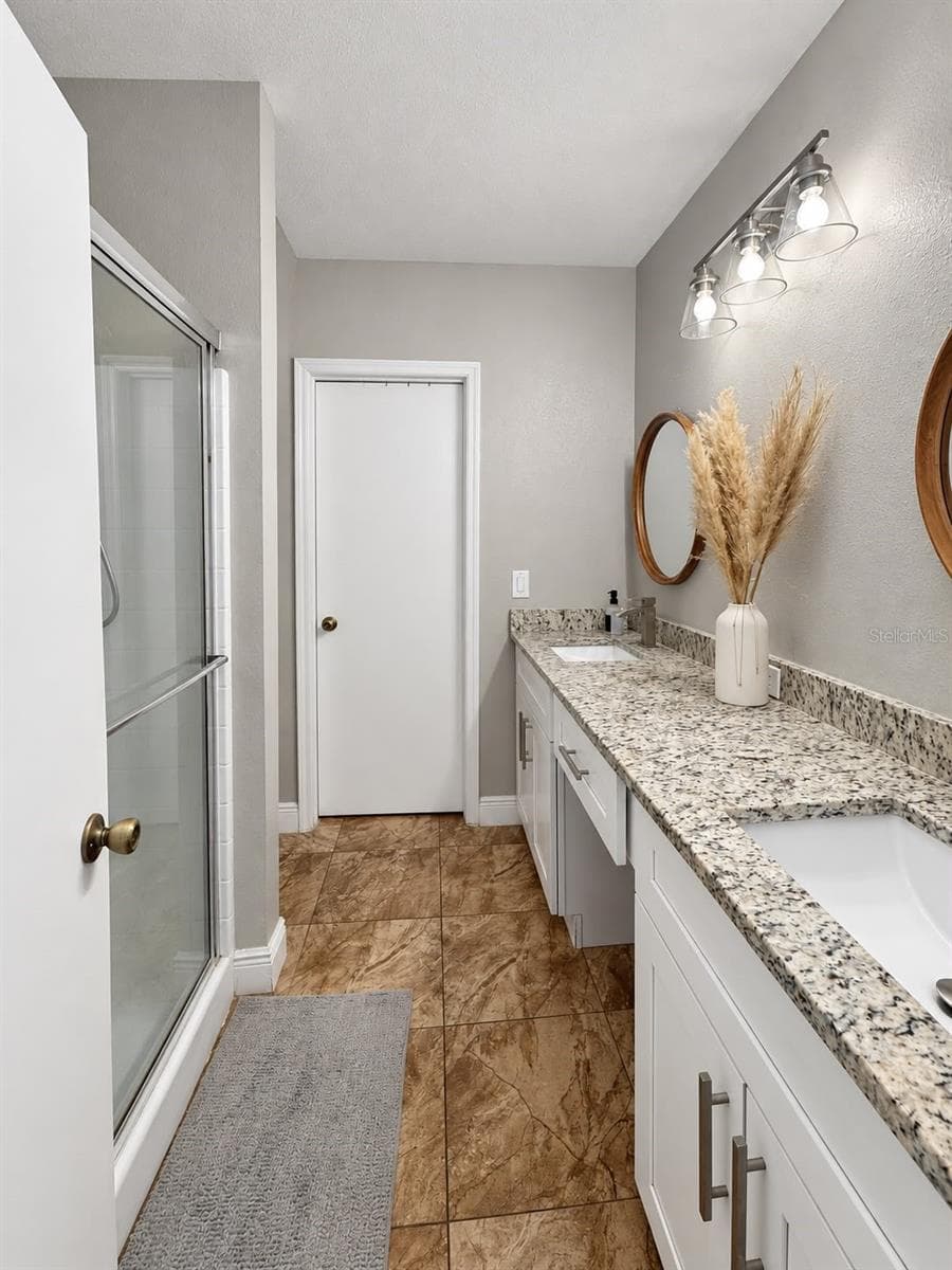 Single Family Residence at 14316 SUN BAY DR, ORLANDO, photo 11 of 25