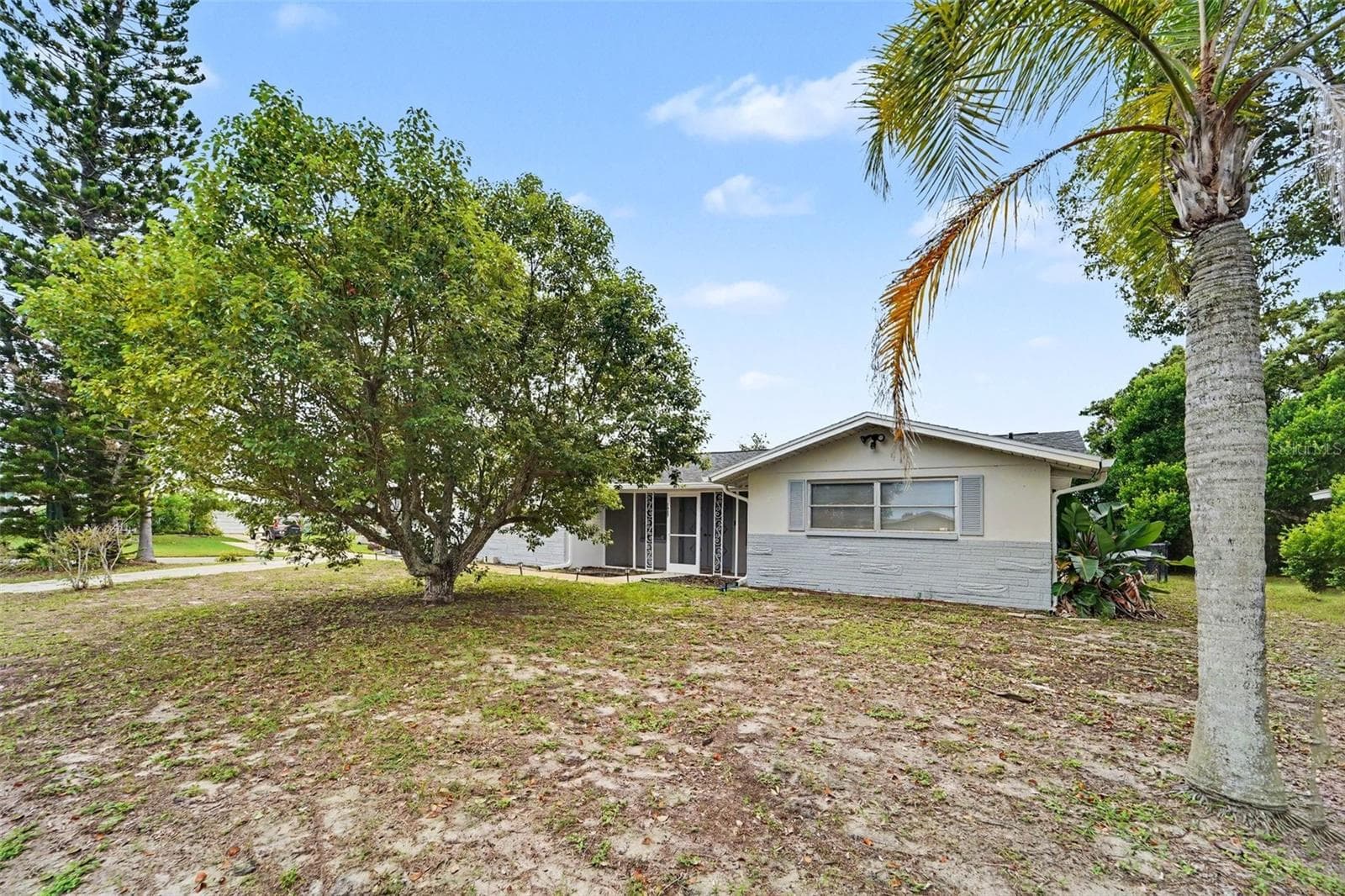 7922 LILAC DR
