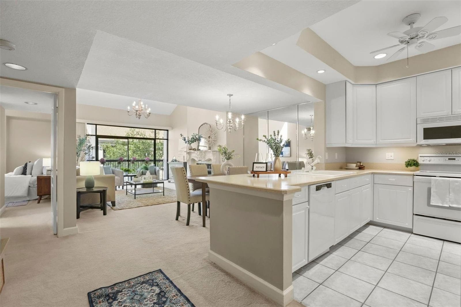 A bright, welcoming, and inviting view at the entrance of this home! - 300 CAROLINA AVE #402C, WINTER PARK