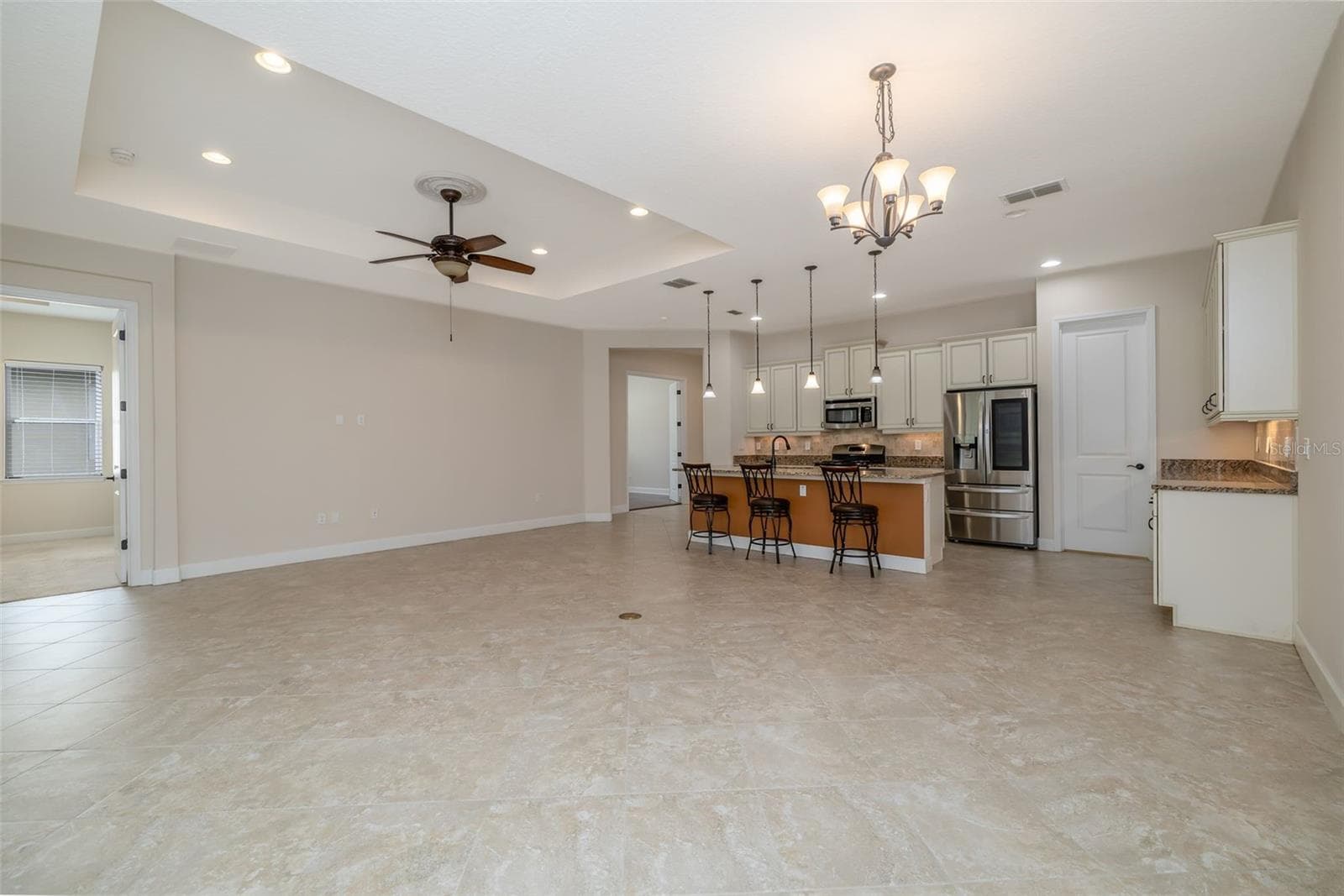 Great room & Dining Combo - 1076 GARDENSHIRE LN, DELAND