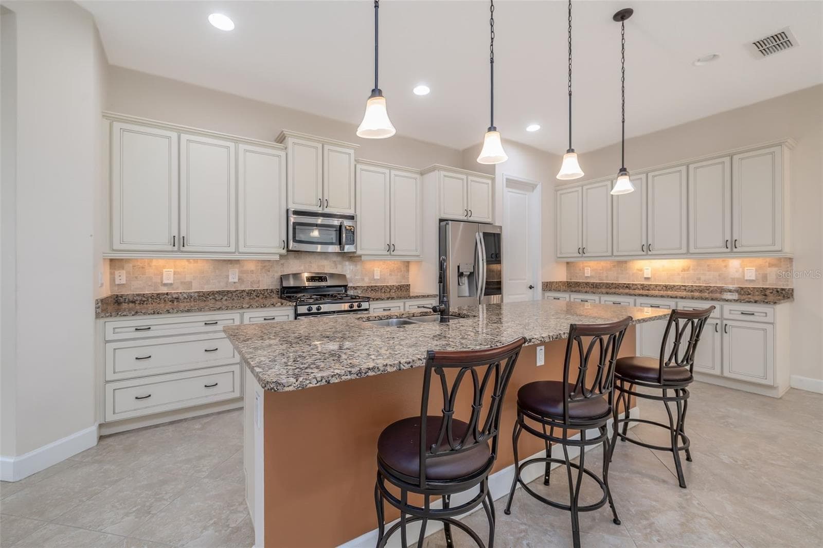 Chefs Kitchen - 1076 GARDENSHIRE LN, DELAND