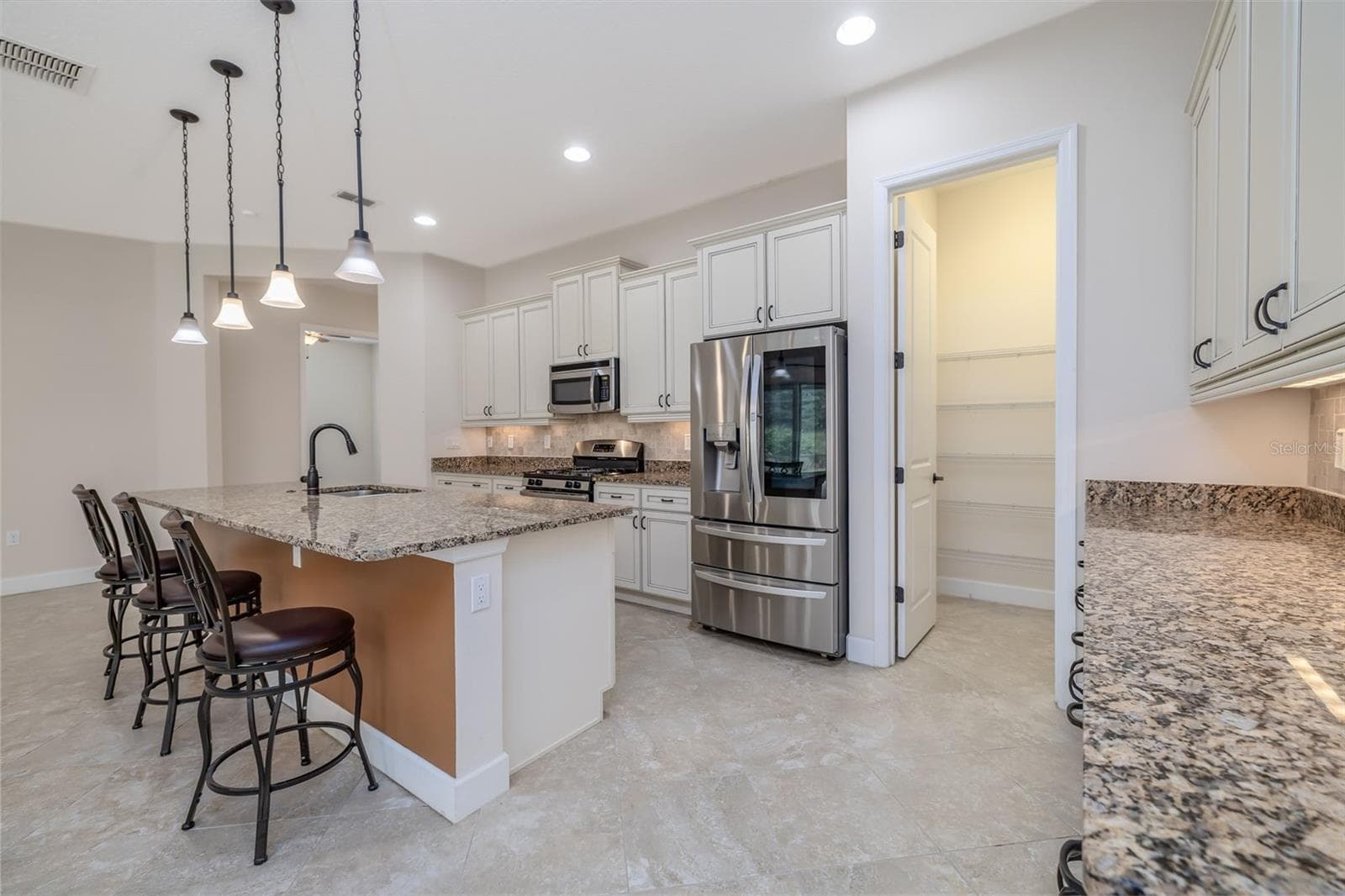 Walk-in Pantry - 1076 GARDENSHIRE LN, DELAND