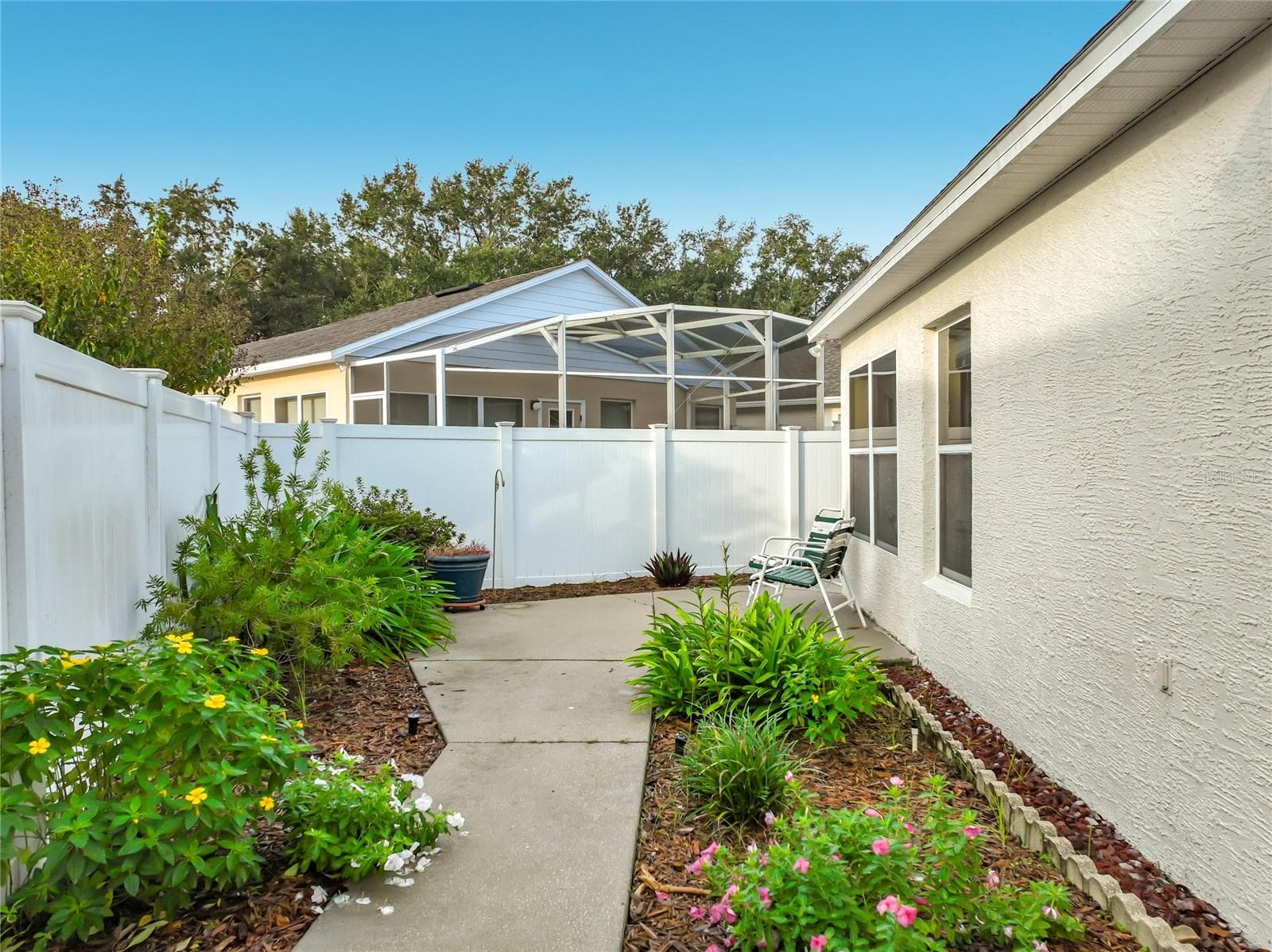 Just the right amount of space to flex your green thumb. - 2038 BRAXTON ST, CLERMONT