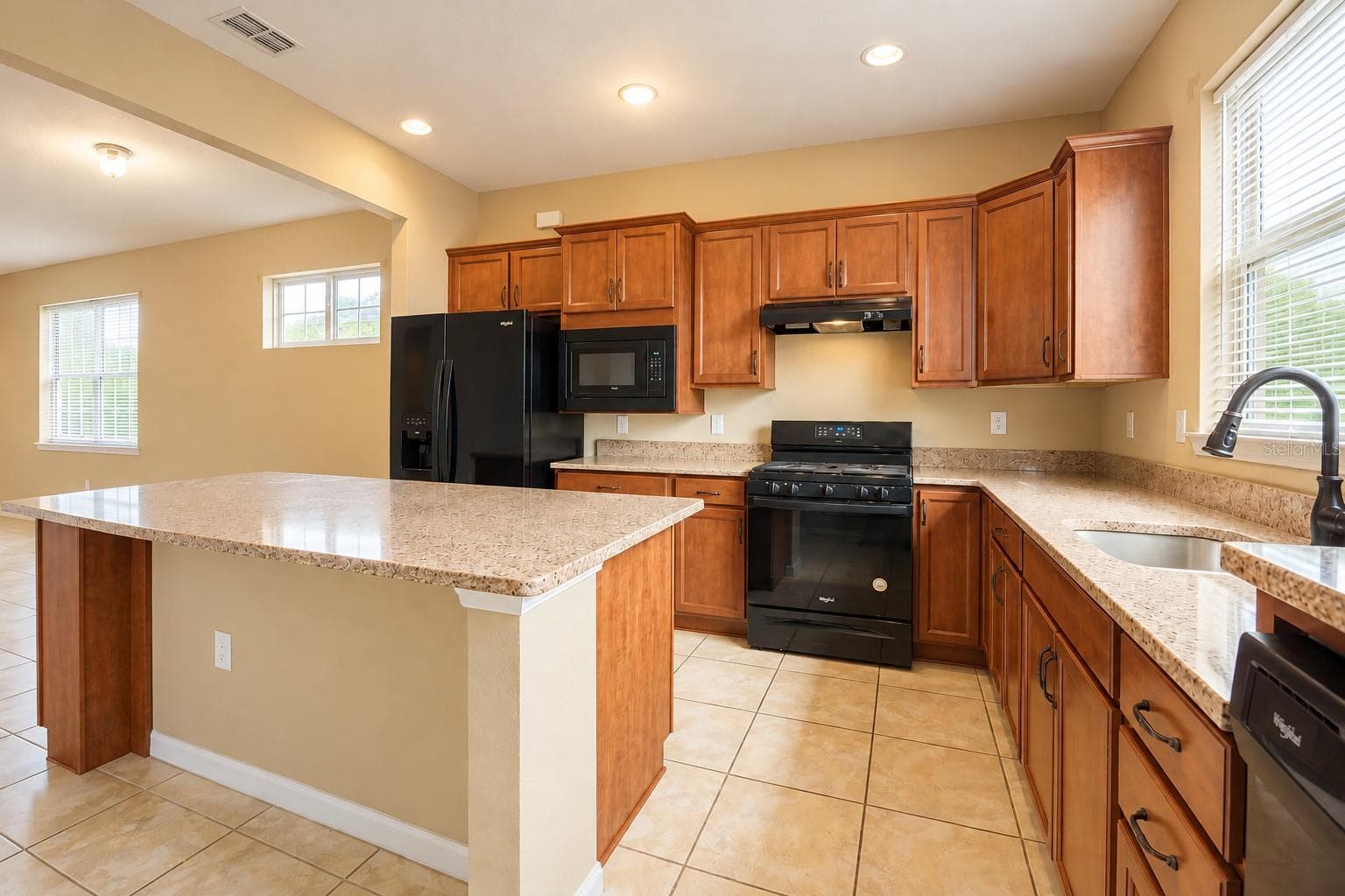 Large Granite Island - Spacious kitchen - 120 MONTORO, DAVENPORT