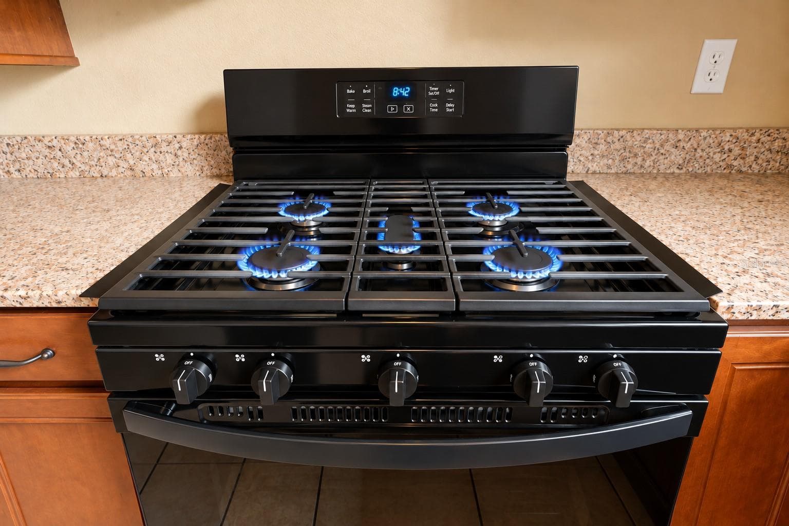 Gas Stove - Gas water Heater - 120 MONTORO, DAVENPORT