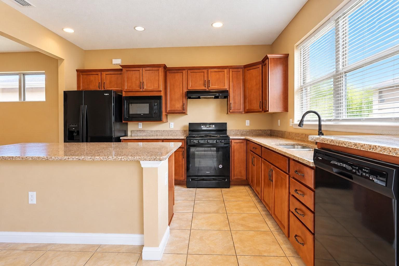 Bright sun filled Kitchen - 120 MONTORO, DAVENPORT