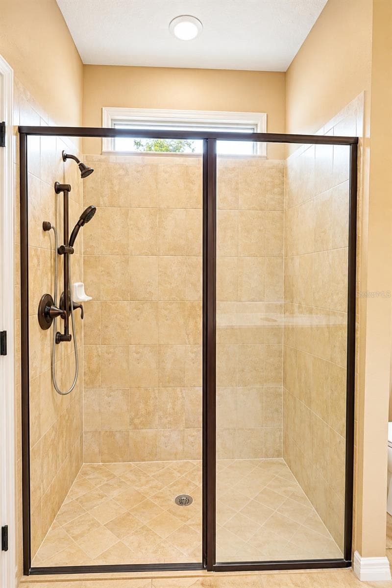 Shower - Virtual pic - 120 MONTORO, DAVENPORT