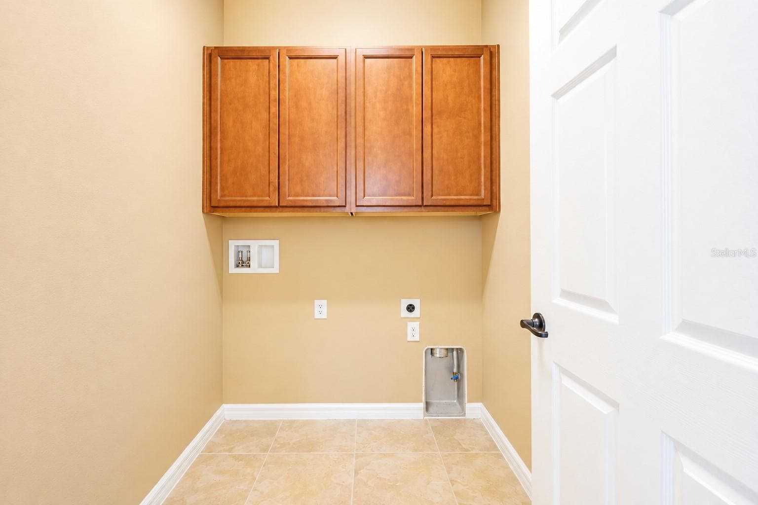 Laundry room - Gas Dryer hook up - 120 MONTORO, DAVENPORT