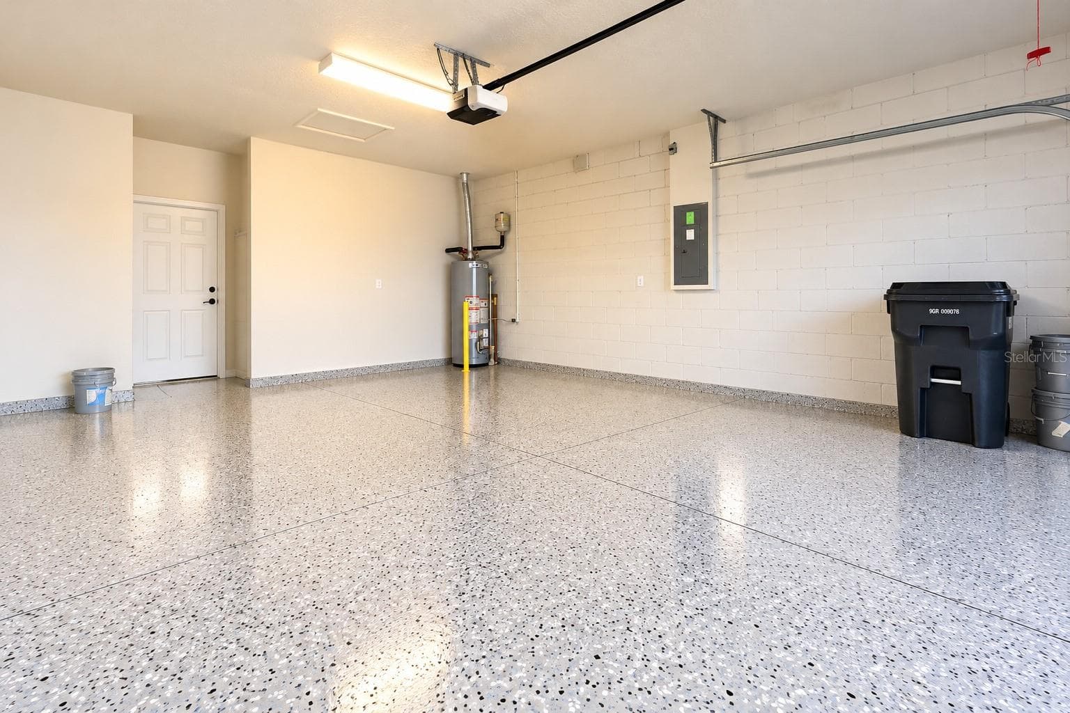 Garage - 120 MONTORO, DAVENPORT