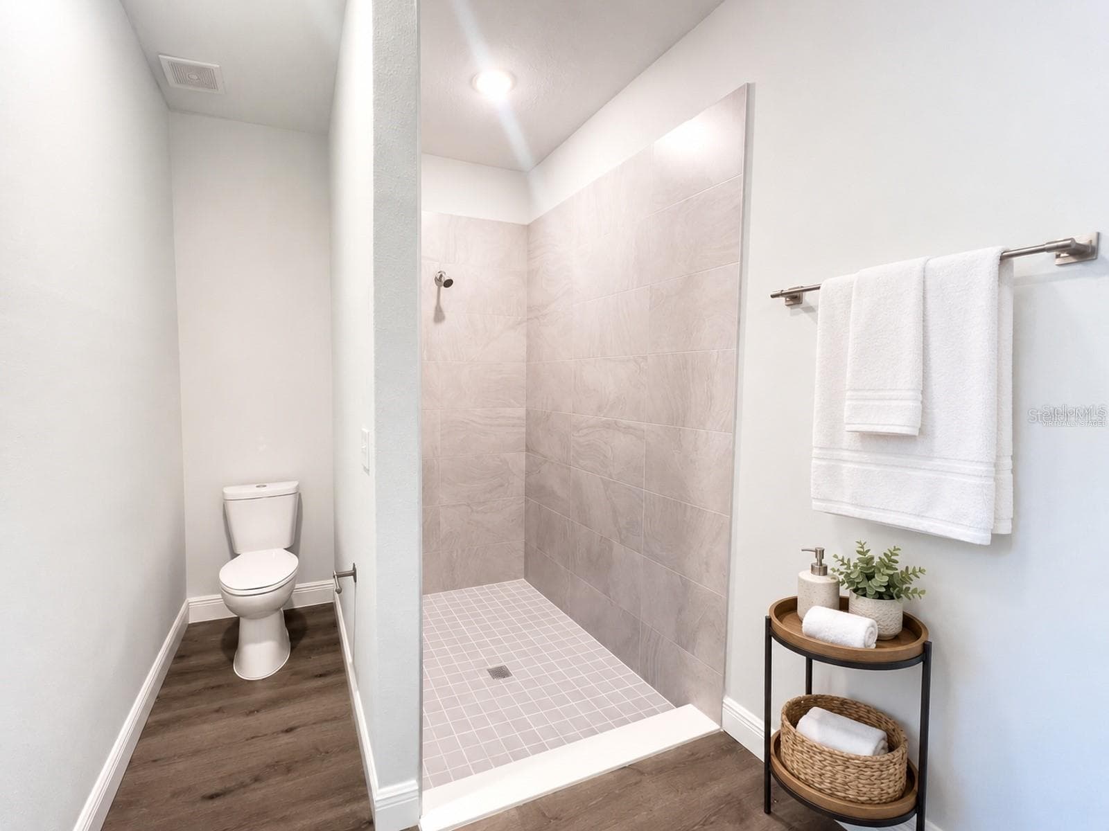 Virtually staged - 1580 EAST PKWY, DELAND