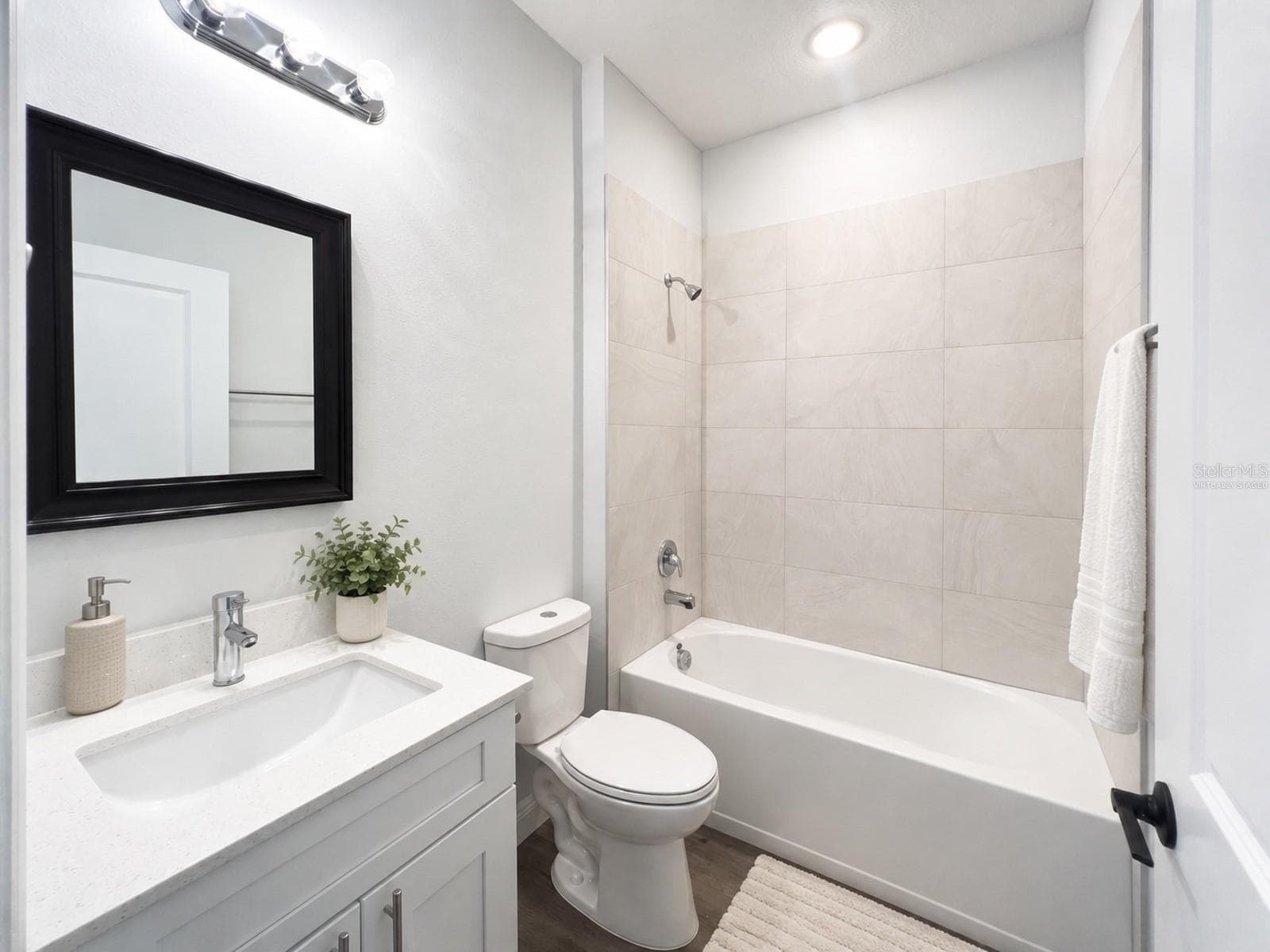 Virtually staged - 1580 EAST PKWY, DELAND