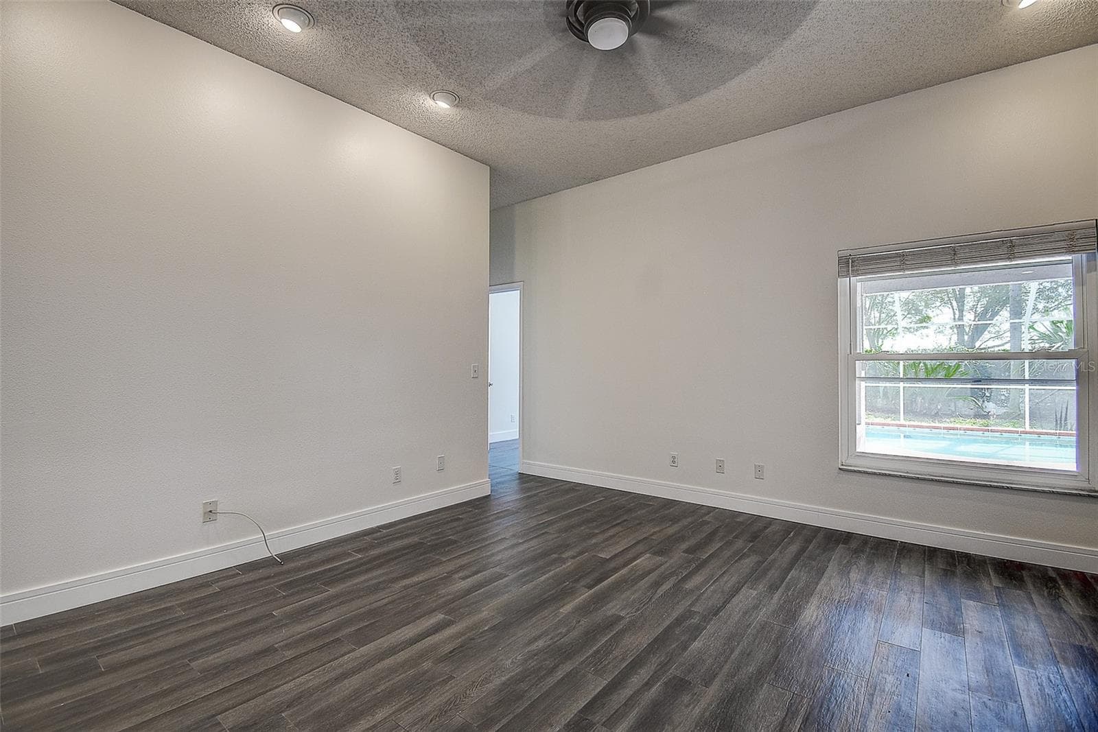 Family Room leading to the pool and Primary Bedrooms - 1709 SCOTCH PINE DR, BRANDON
