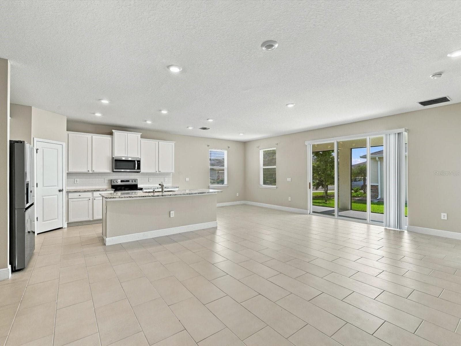 Single Family Residence at 17758 CANTARINA CV, LAKEWOOD RANCH, photo 11 of 51