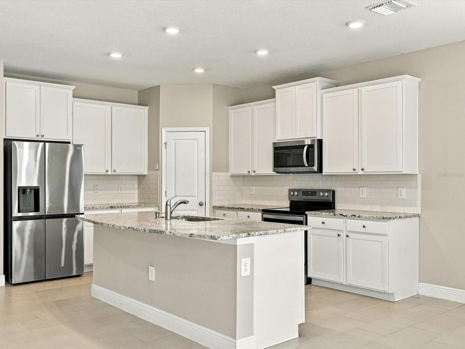 Single Family Residence at 17758 CANTARINA CV, LAKEWOOD RANCH, photo 13 of 51