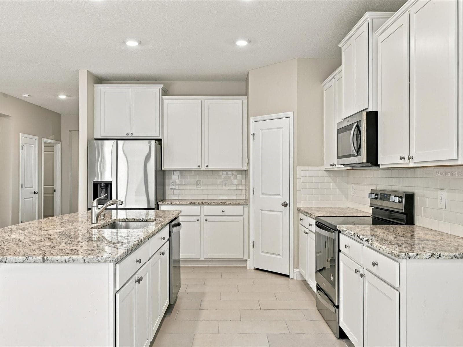 Single Family Residence at 17758 CANTARINA CV, LAKEWOOD RANCH, photo 16 of 51