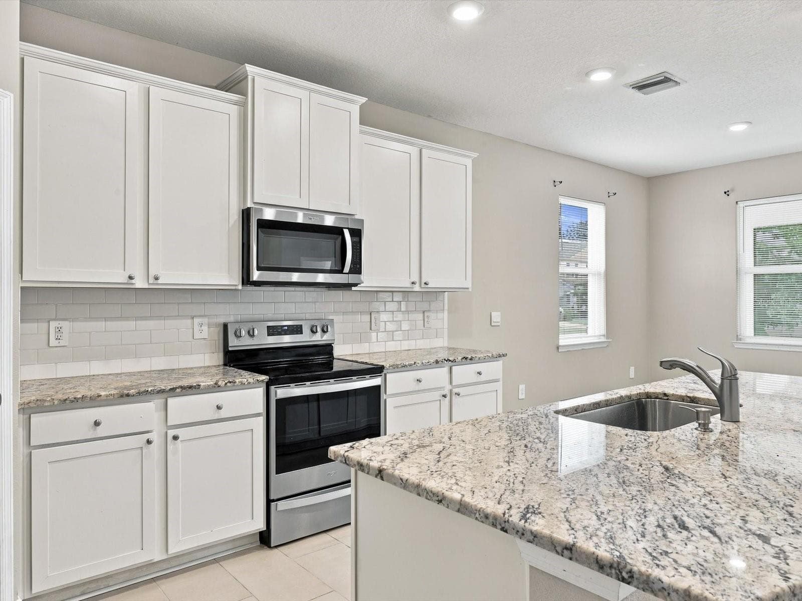 Single Family Residence at 17758 CANTARINA CV, LAKEWOOD RANCH, photo 17 of 51