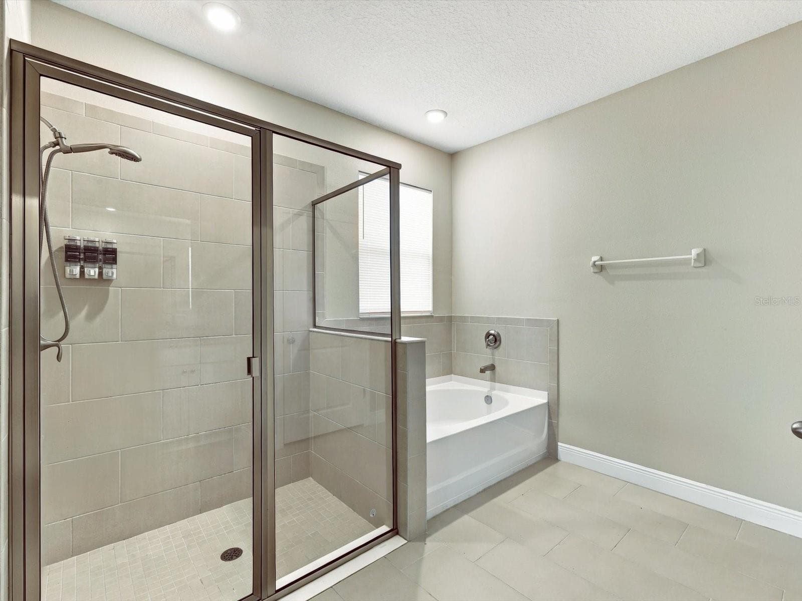 Single Family Residence at 17758 CANTARINA CV, LAKEWOOD RANCH, photo 25 of 51