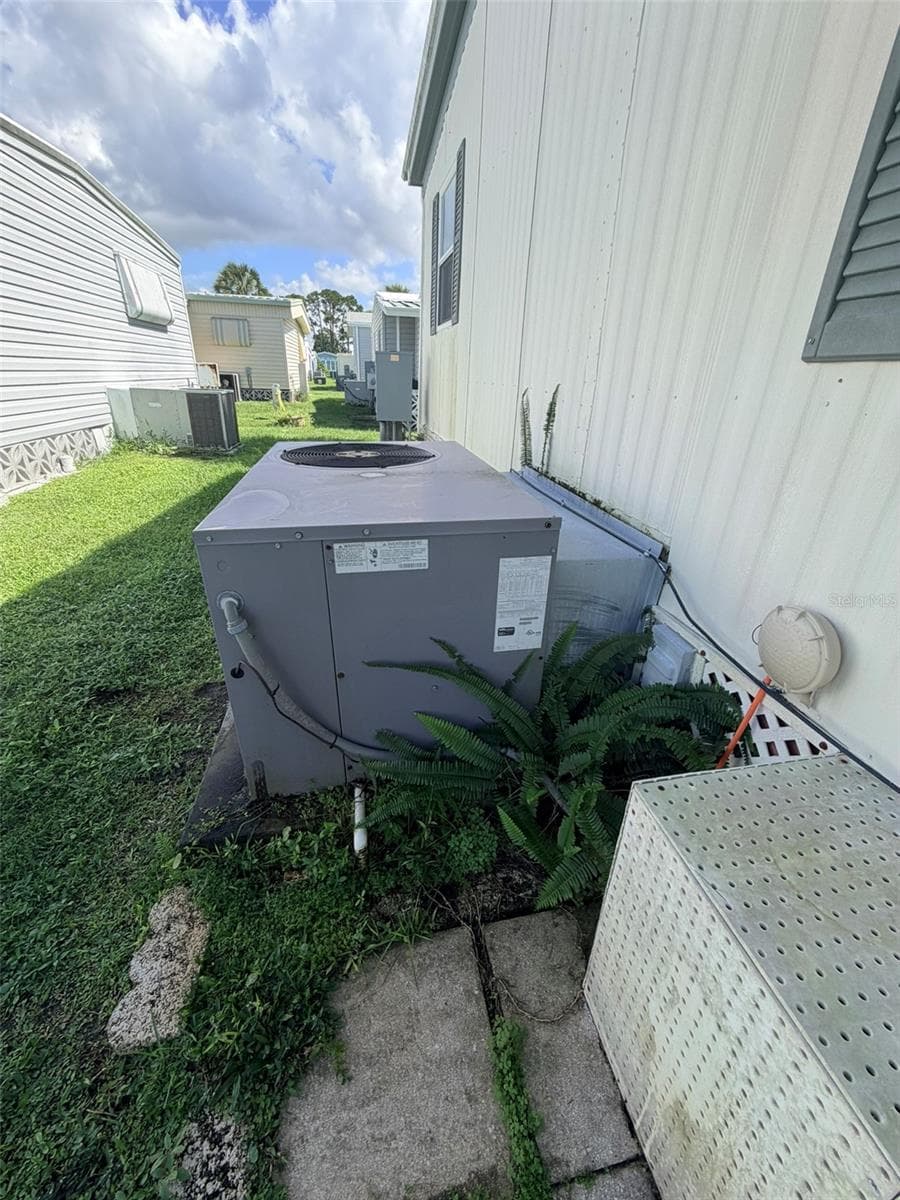Manufactured Home at 2253 PIAZZA DR, SARASOTA, photo 23 of 31