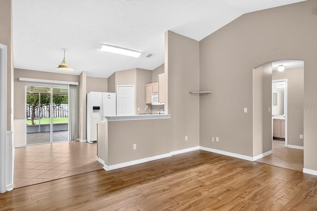 kitchen overlooking living room - 2316 WILLOW OAK DR, EDGEWATER