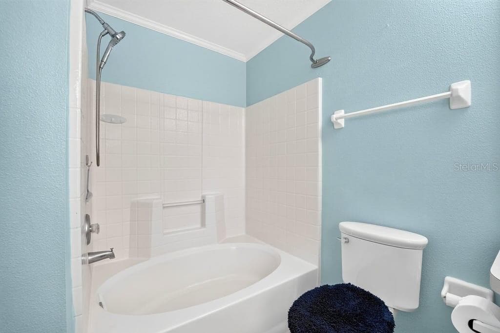 garden tub with shower - 2316 WILLOW OAK DR, EDGEWATER
