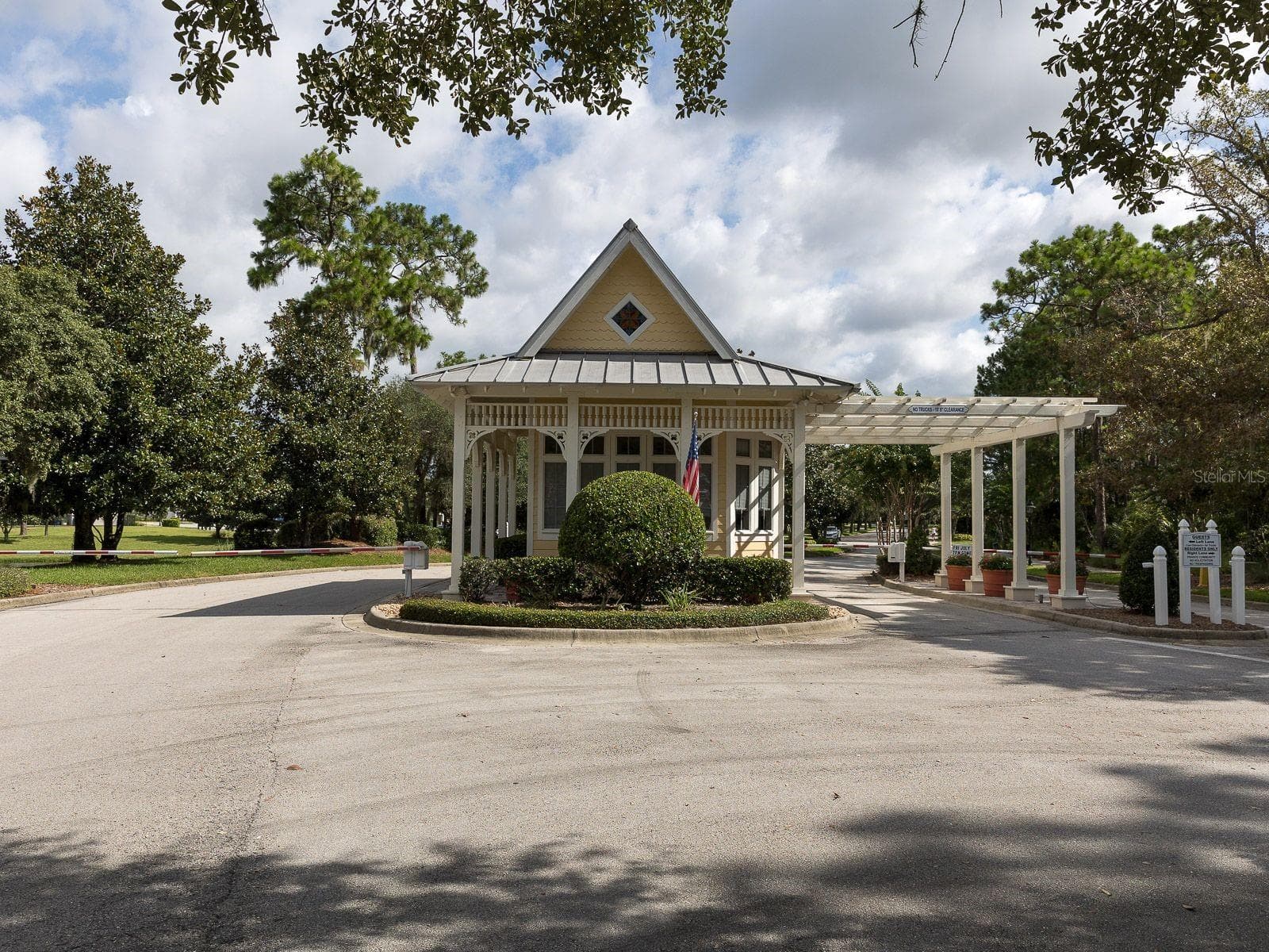 Gatehouse - 1076 GARDENSHIRE LN, DELAND