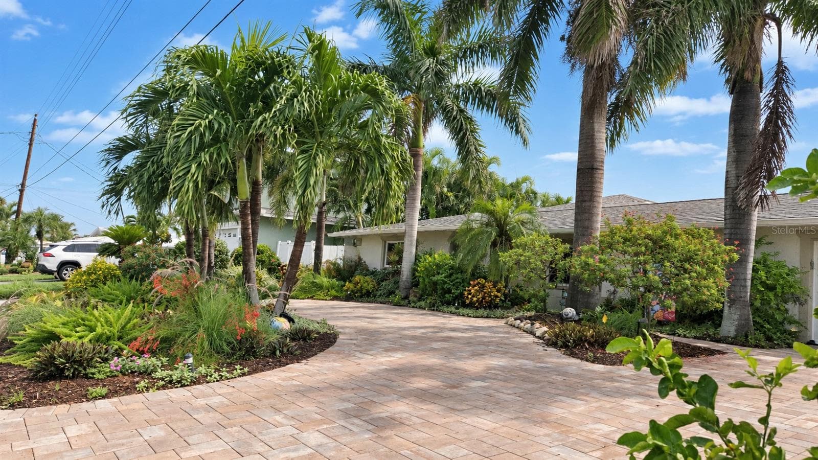 Round about Paved Driveway - 4907 CORAL BLVD, BRADENTON