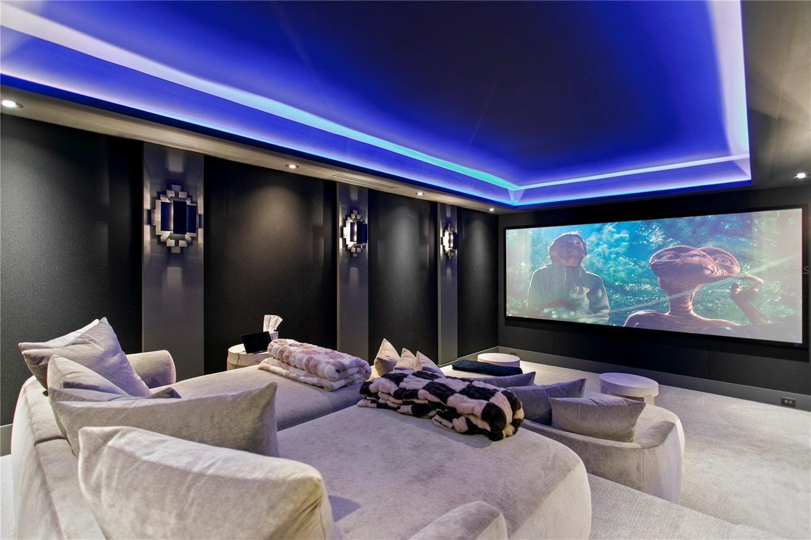 Movie Room - 803 GUISANDO DE AVILA, TAMPA