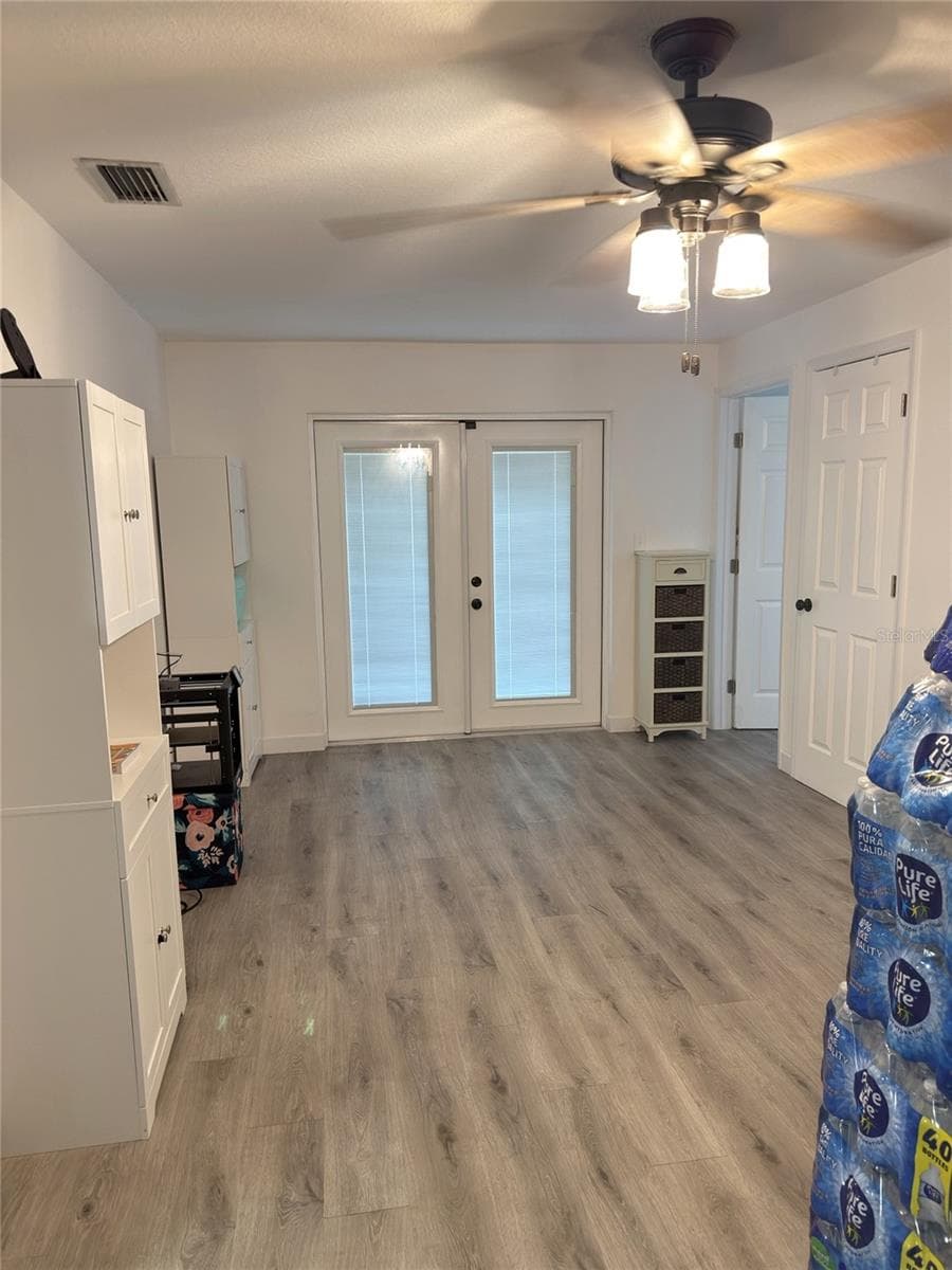 Single Family Residence at 305 W WELLINGTON DR, LAKELAND, photo 14 of 19