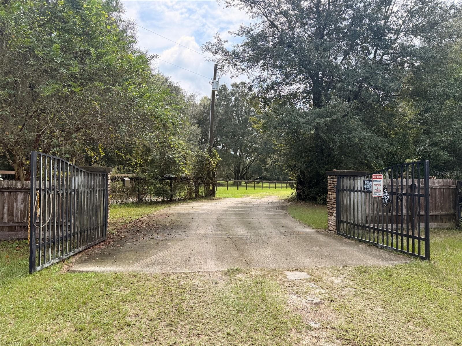 Entrance - 1933 SE 155TH ST, SUMMERFIELD