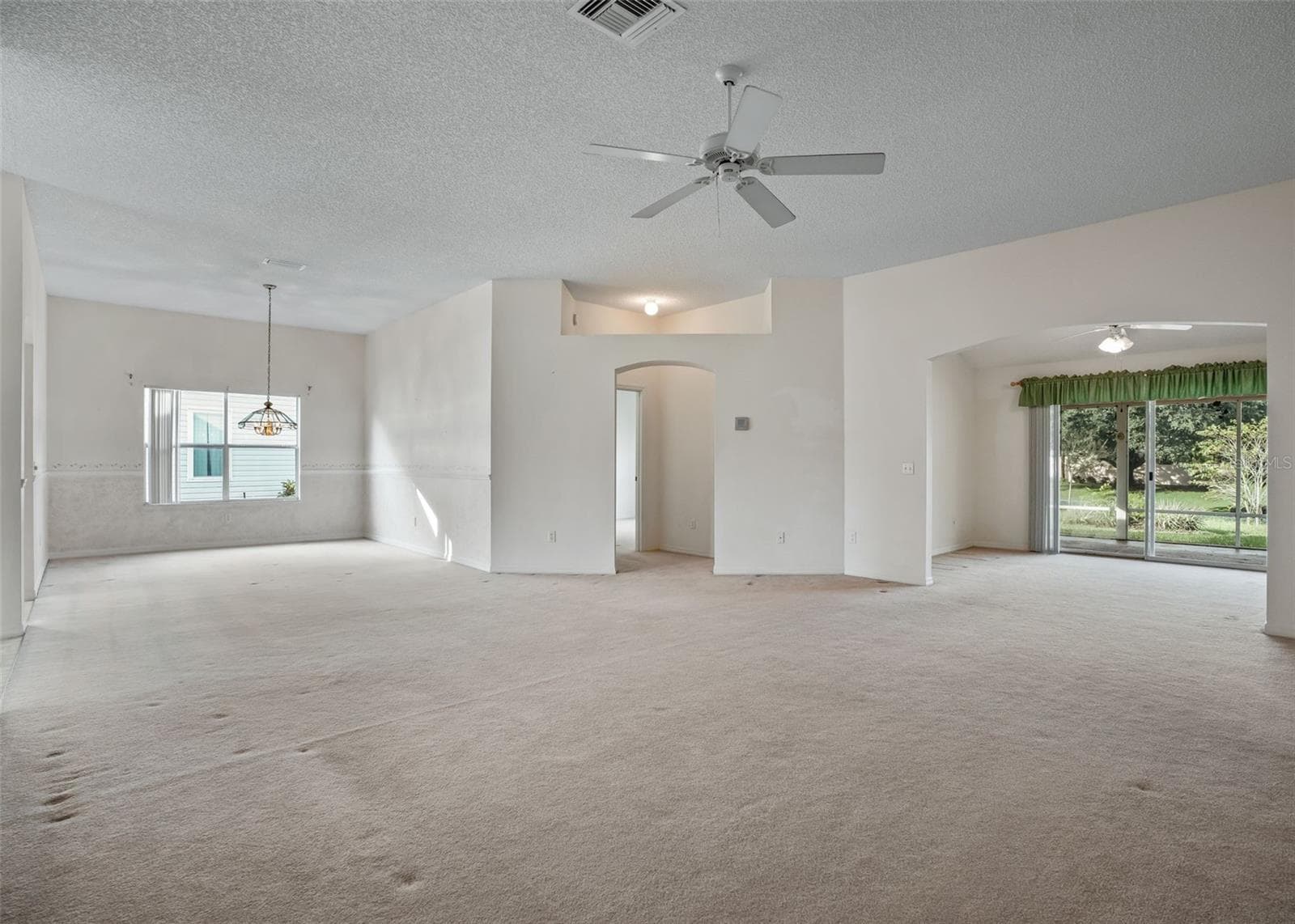 Single Family Residence at 930 RAMOS DR, THE VILLAGES, photo 5 of 41