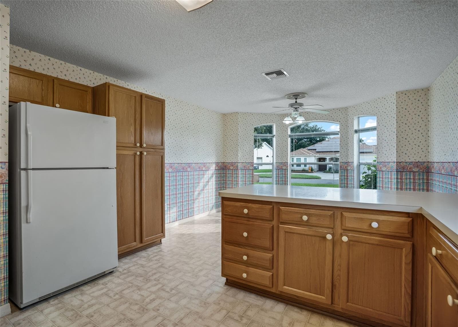 Single Family Residence at 930 RAMOS DR, THE VILLAGES, photo 11 of 41