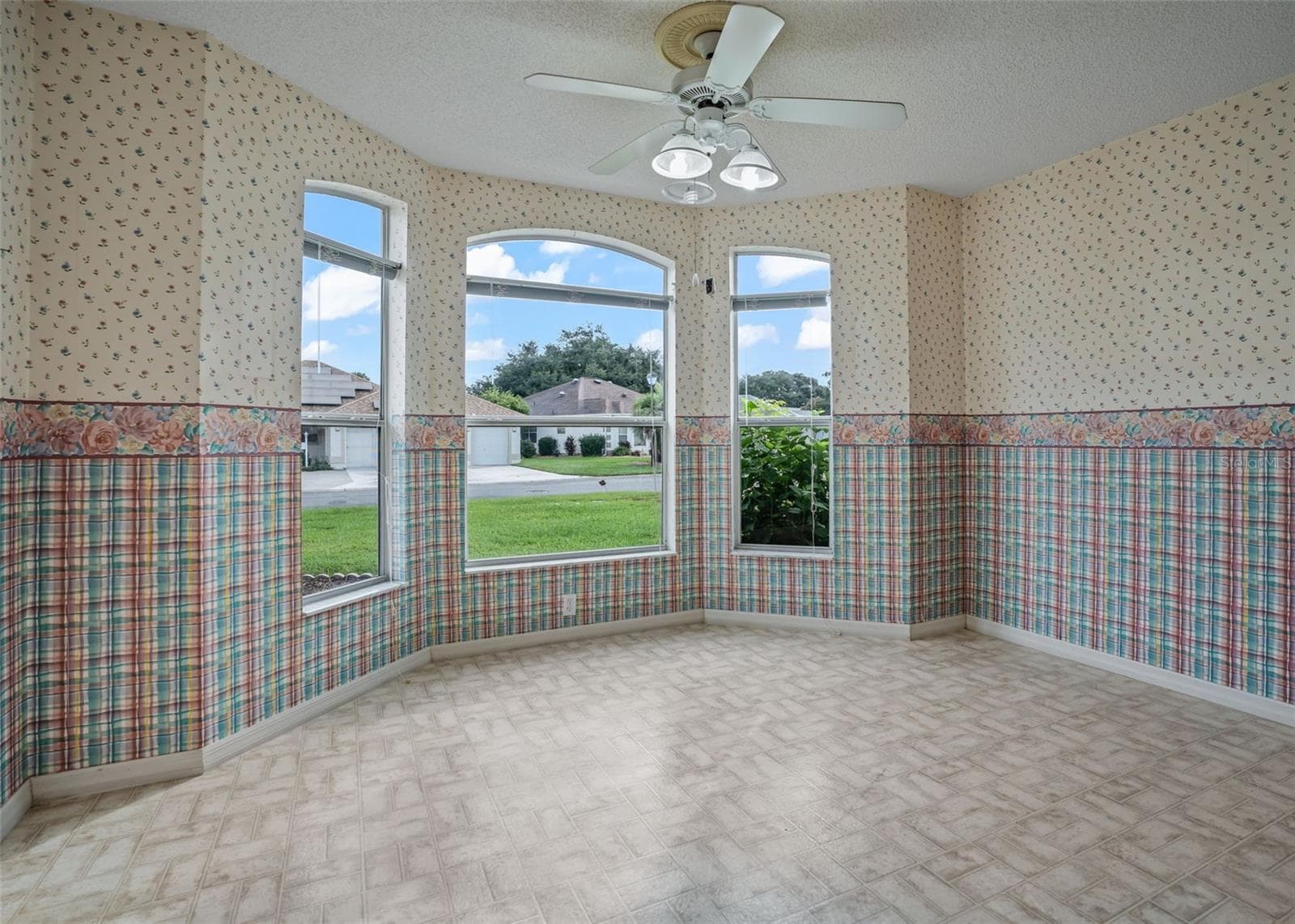 Single Family Residence at 930 RAMOS DR, THE VILLAGES, photo 12 of 41