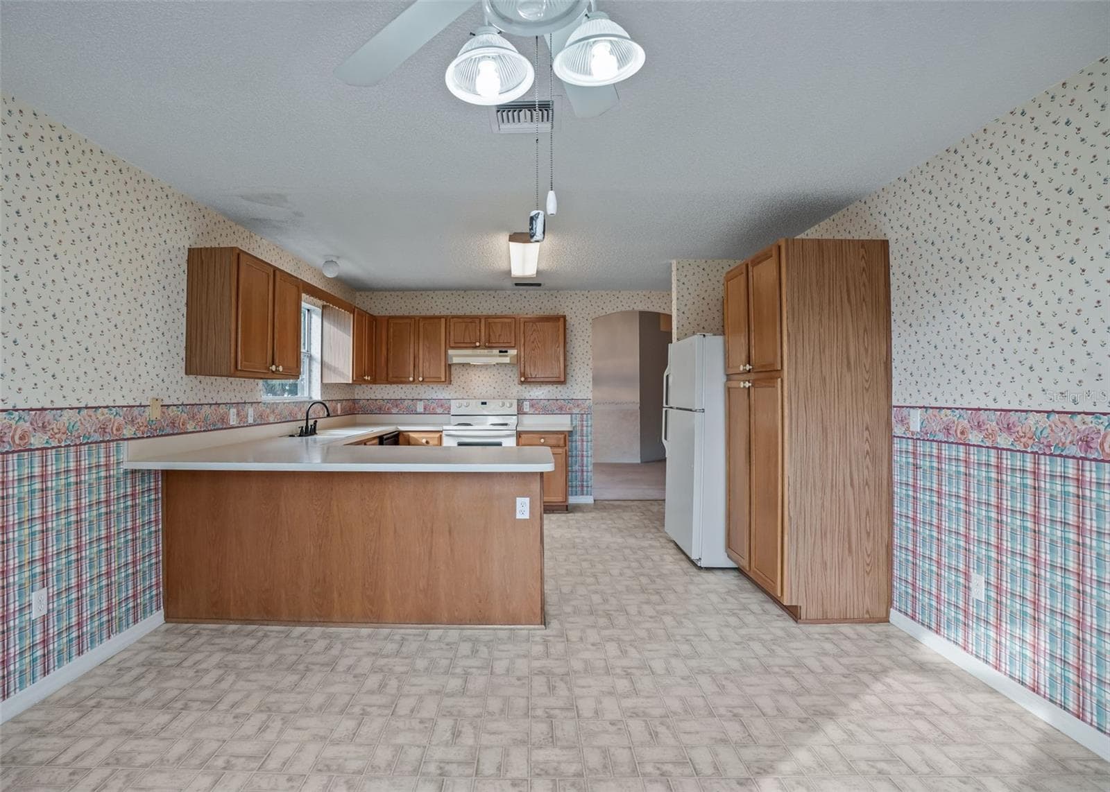 Single Family Residence at 930 RAMOS DR, THE VILLAGES, photo 13 of 41