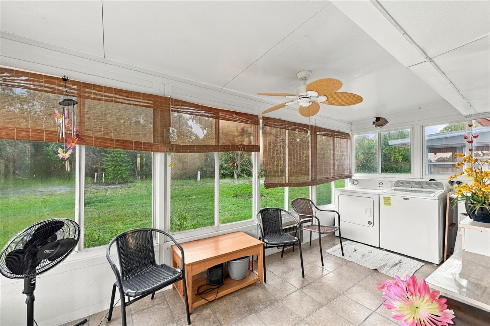 Florida Room - 1802 BEDFORD LN #9, SUN CITY CENTER