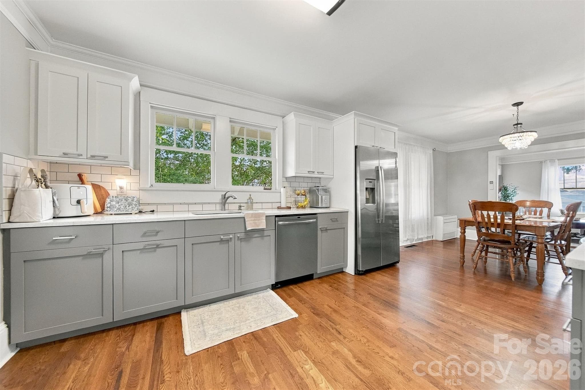 Updated and roomy! - 1339 5th Street NE, Hickory