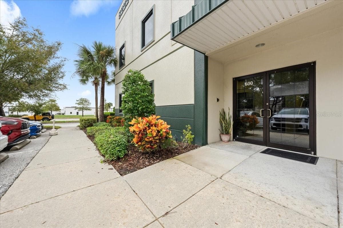 Entry to End Unit Suite 600 - 8222 118TH AVE #600, LARGO