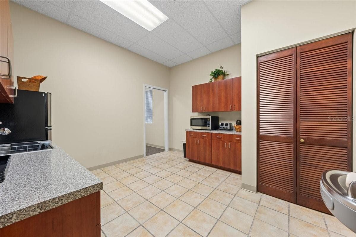 Kitchenette - 8222 118TH AVE #600, LARGO