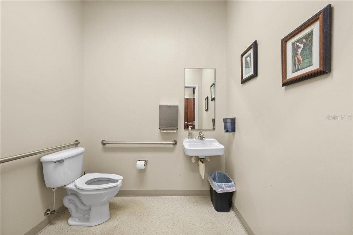 existing 2nd bathroom - 8222 118TH AVE #600, LARGO