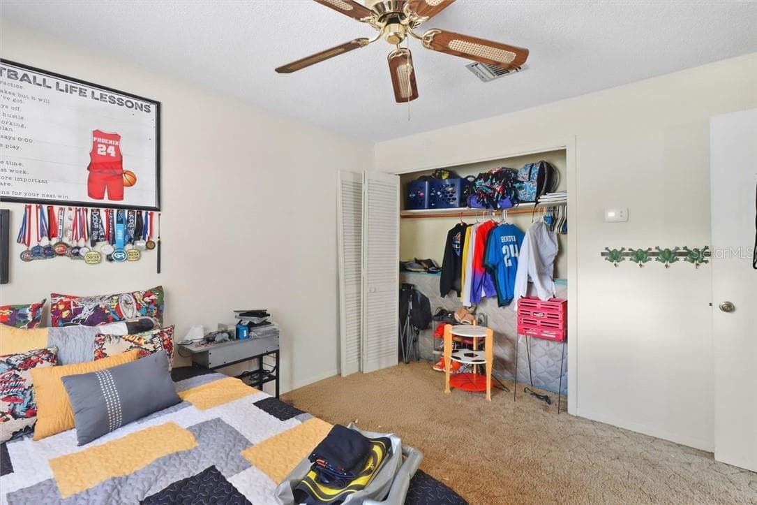 Apartment bedroom - 360 S Inglis AVE, INGLIS FL 34449