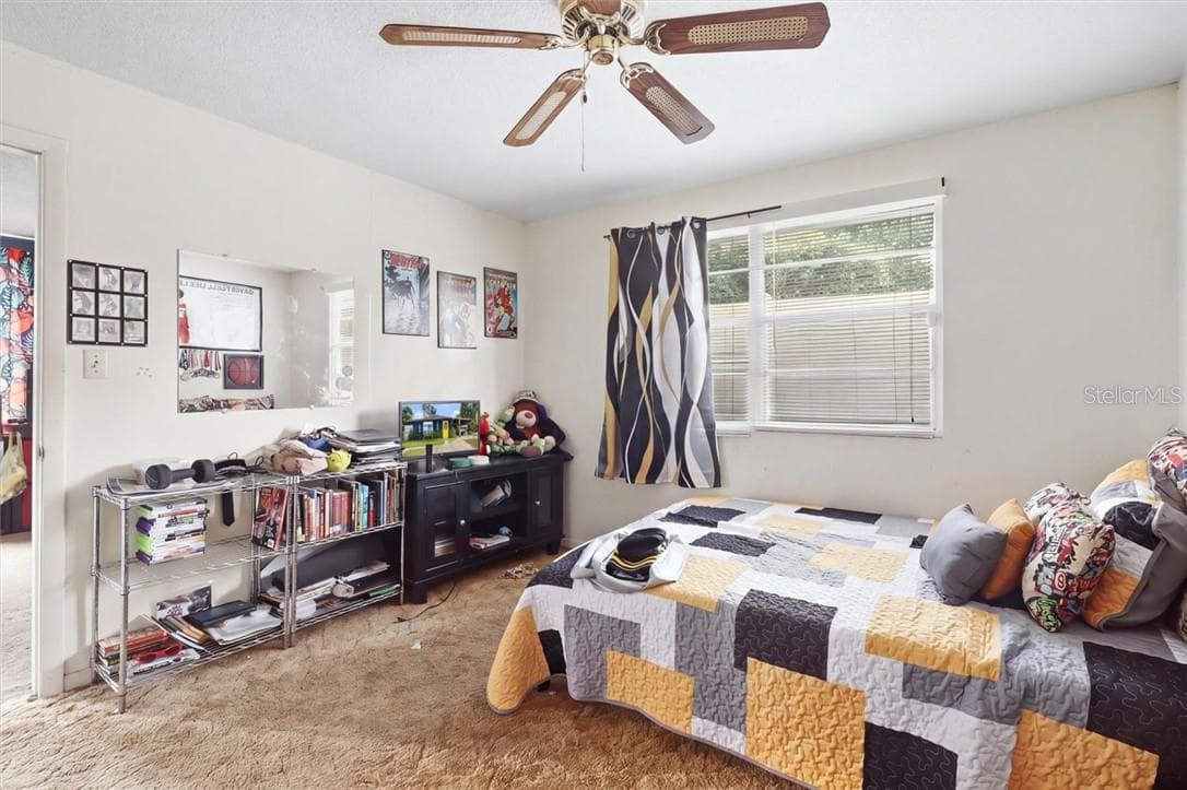 Apartment bedroom - 360 S Inglis AVE, INGLIS FL 34449