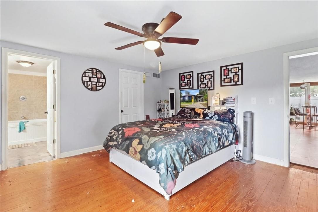 Master bedroom - 360 S Inglis AVE, INGLIS FL 34449