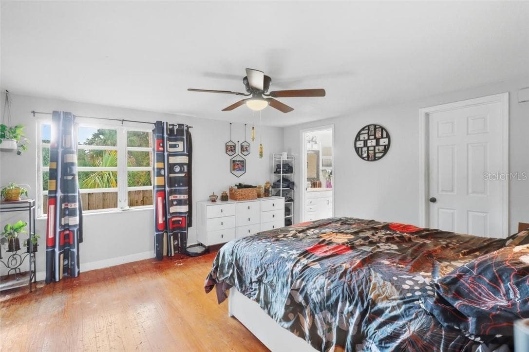 Master bedroom - 360 S Inglis AVE, INGLIS FL 34449