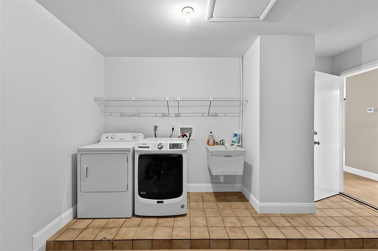 laundry in garage - 4836-4838 MARINE DR, CAPE CORAL