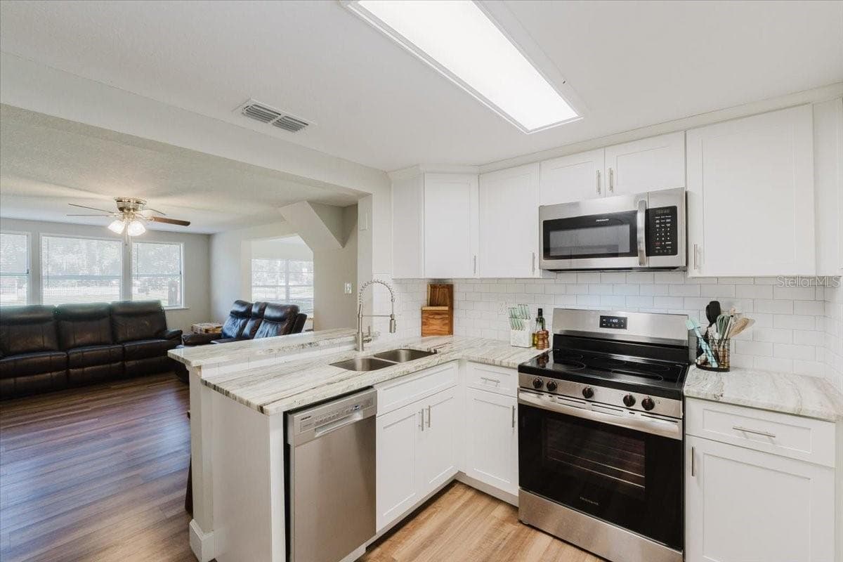 Single Family Residence at 2531 HEBB RD, AUBURNDALE, photo 12 of 31