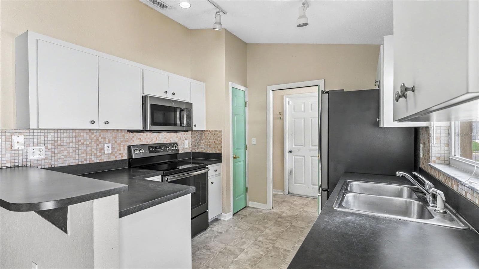 Single Family Residence at 1793 GREY FOX DR, LAKELAND, photo 8 of 39